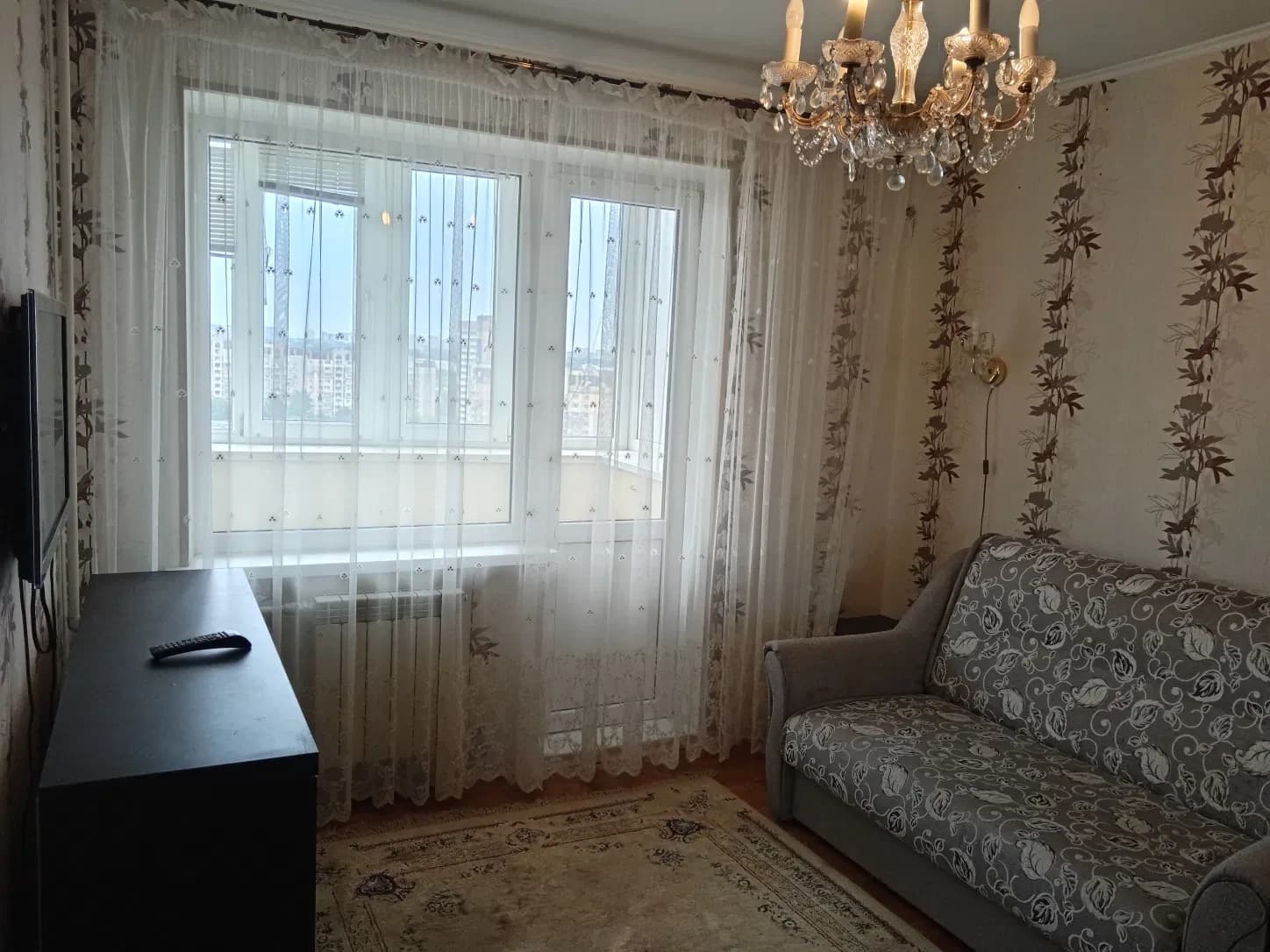 2-кімнатна квартира, Святошинський: два балкони, до метро 25 хв маршруткою