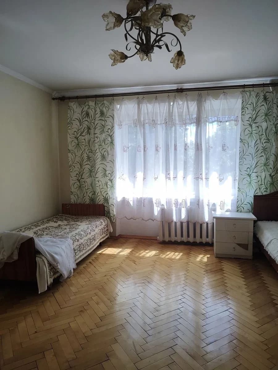 Будинок, Канада: для двох студентів, 58 соток