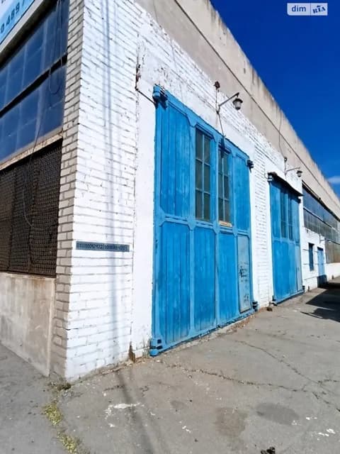 Спеціальне приміщення, Дніпровський: на зупинці, кран-балка - фото 4