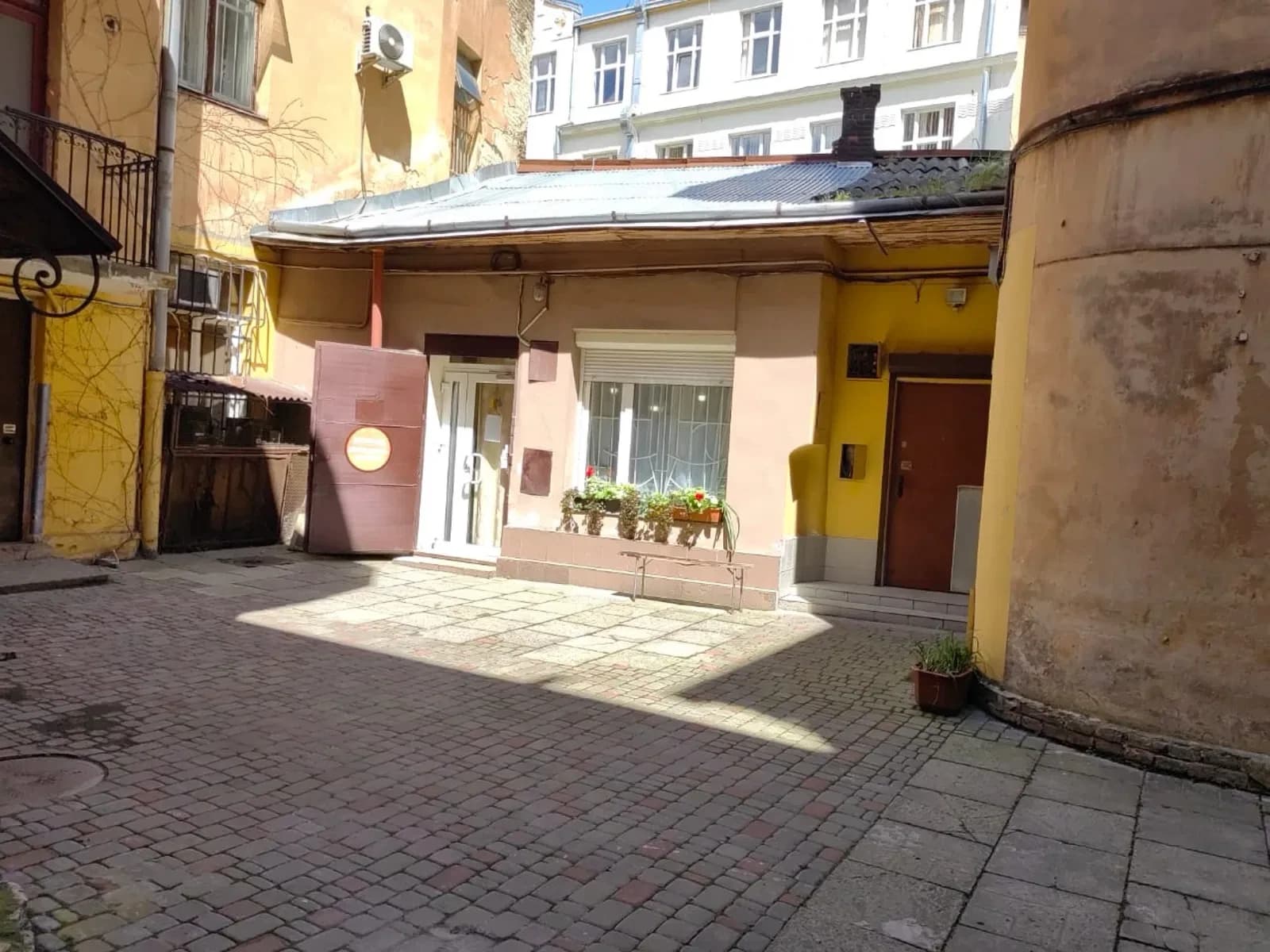 Комерційне приміщення, Галицький: центр міста, санвузол - фото 1
