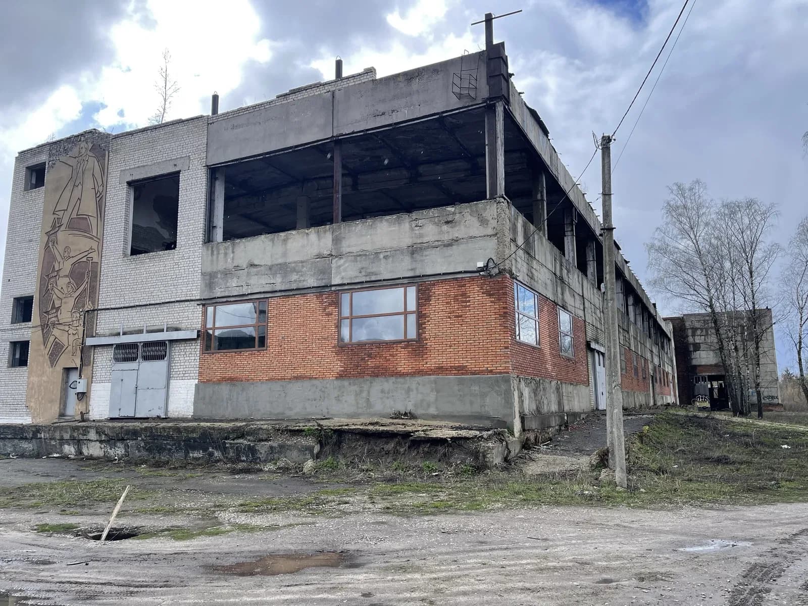 Будівля, Охтирка: рампа по периметру, асфальтне покриття - фото 3