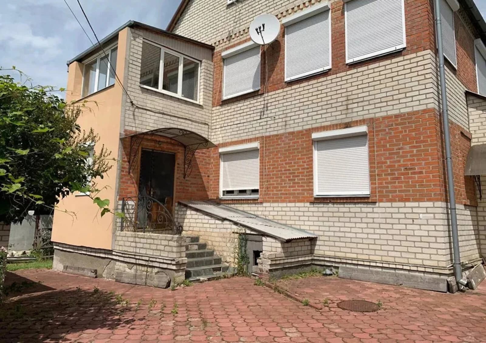 Будинок, Гризодубова: 6 соток, 3 поверхи, цегляні стіни - фото 1