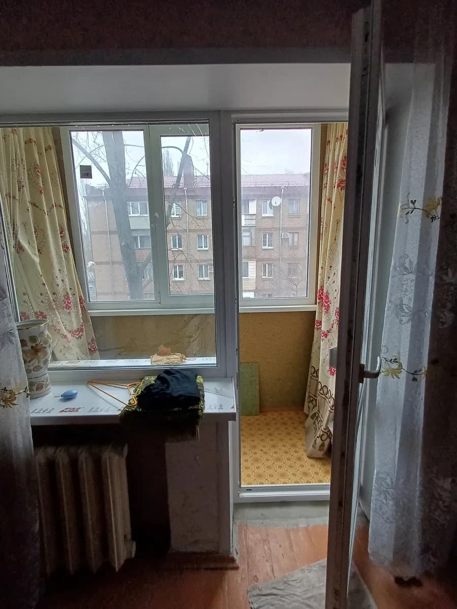 3-кімнатна квартира, Заводський: сталінка, роздільні кімнати, засклений балкон - фото 3