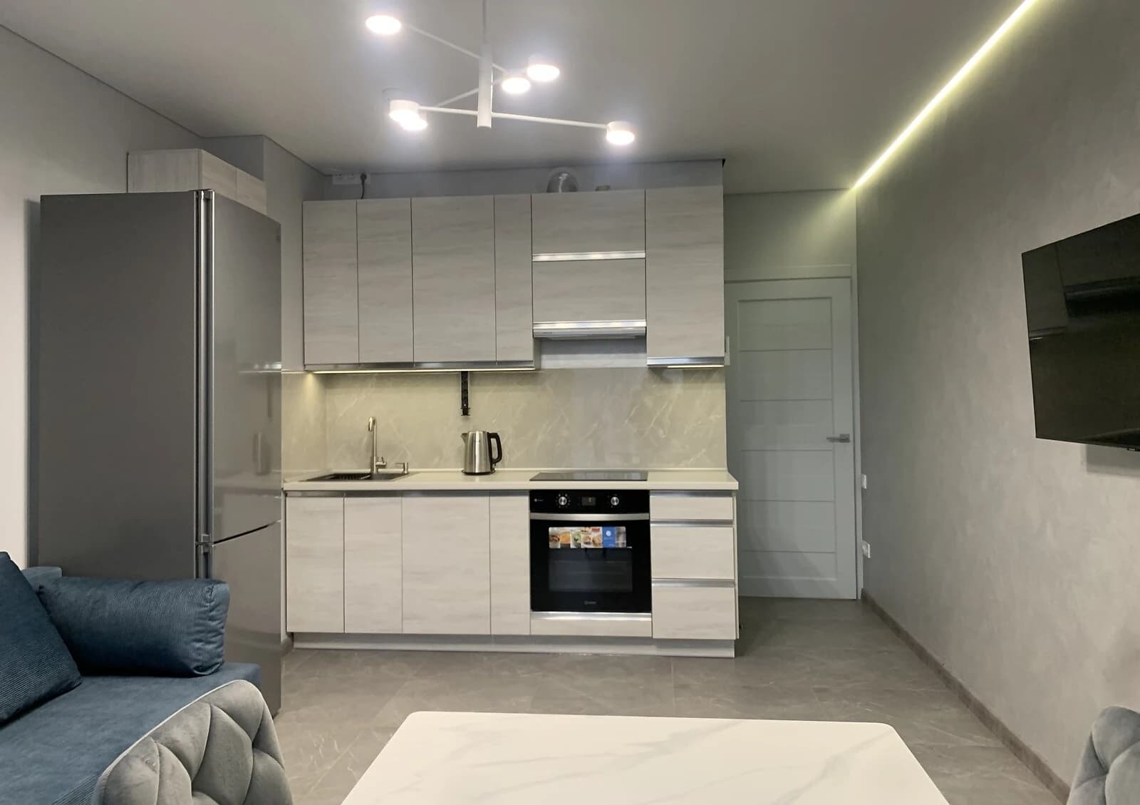 2-кімнатна квартира, Татарка: євроремонт, ліфт і опалення без світла