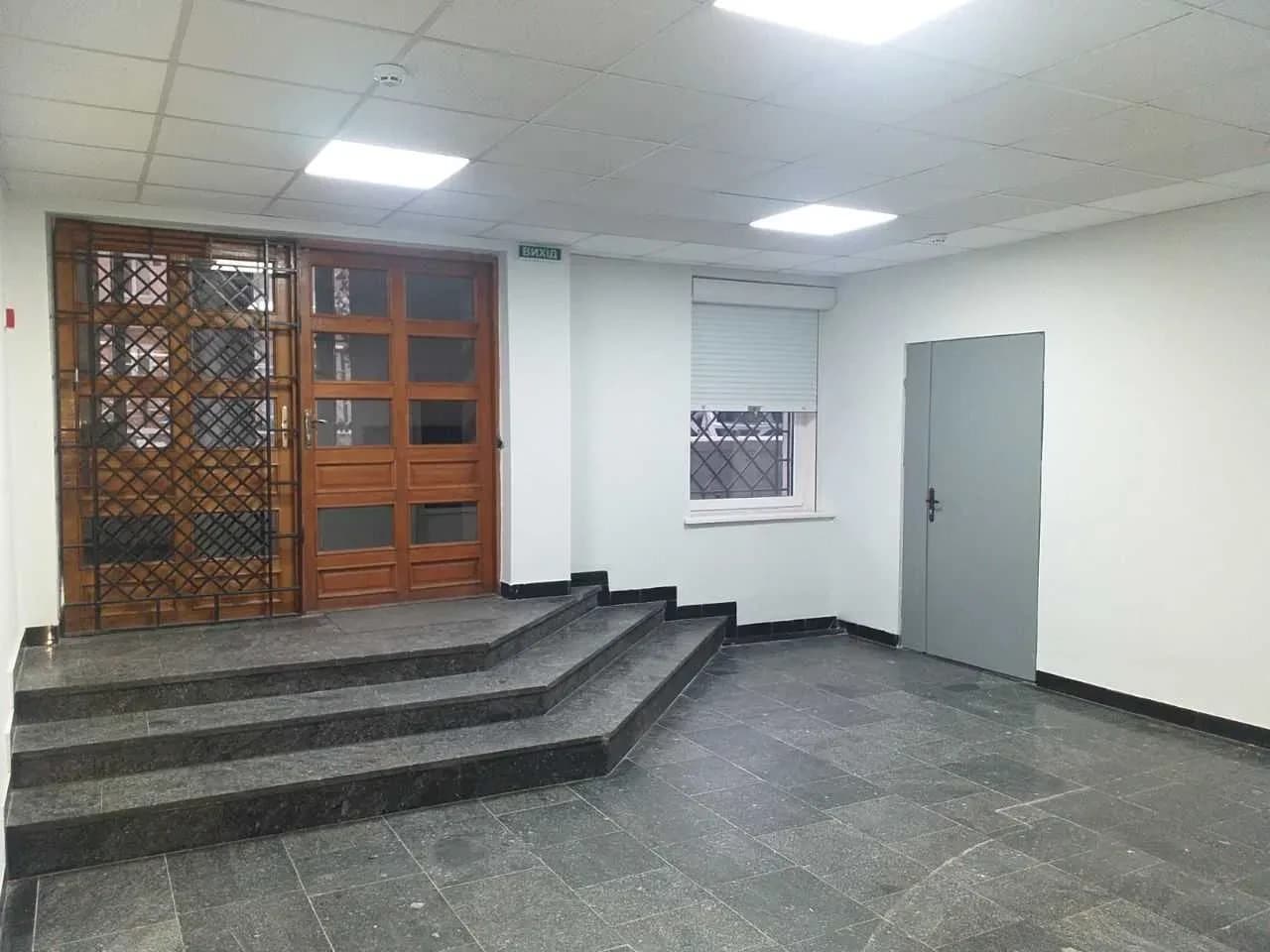 Офіс у центрі міста: сучасний ремонт, автостоянка, охорона - фото 5