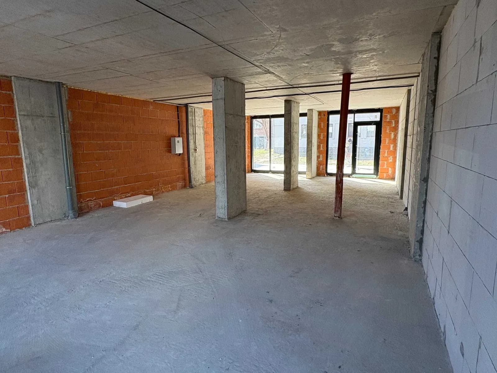Приміщення у ЖК IQ House: фасадне, виходи на дві сторони - фото 2