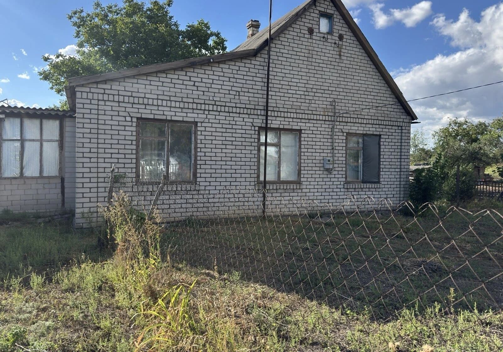 Будинок, Зелений Клин: криниця, сад і господарські будівлі