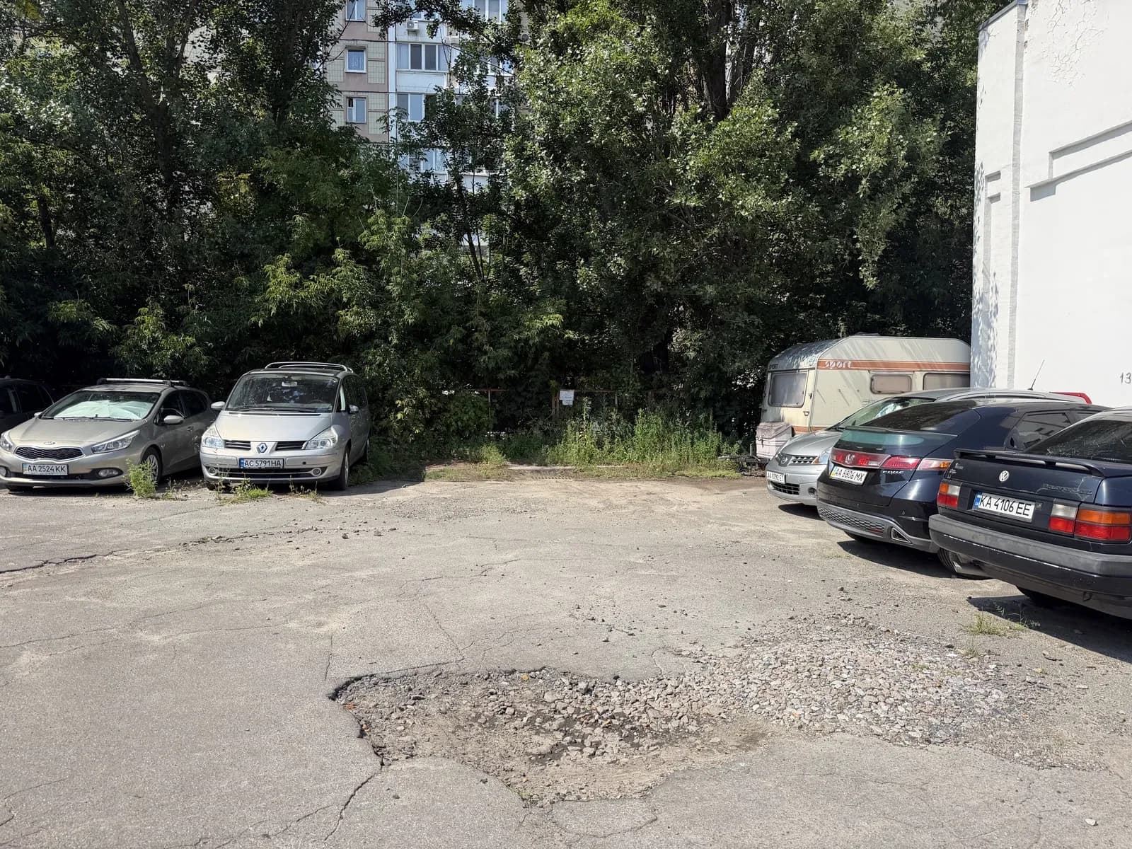 Паркомісце, Святошинський: біля метро Академмістечко, 50 м від Novus - фото 3