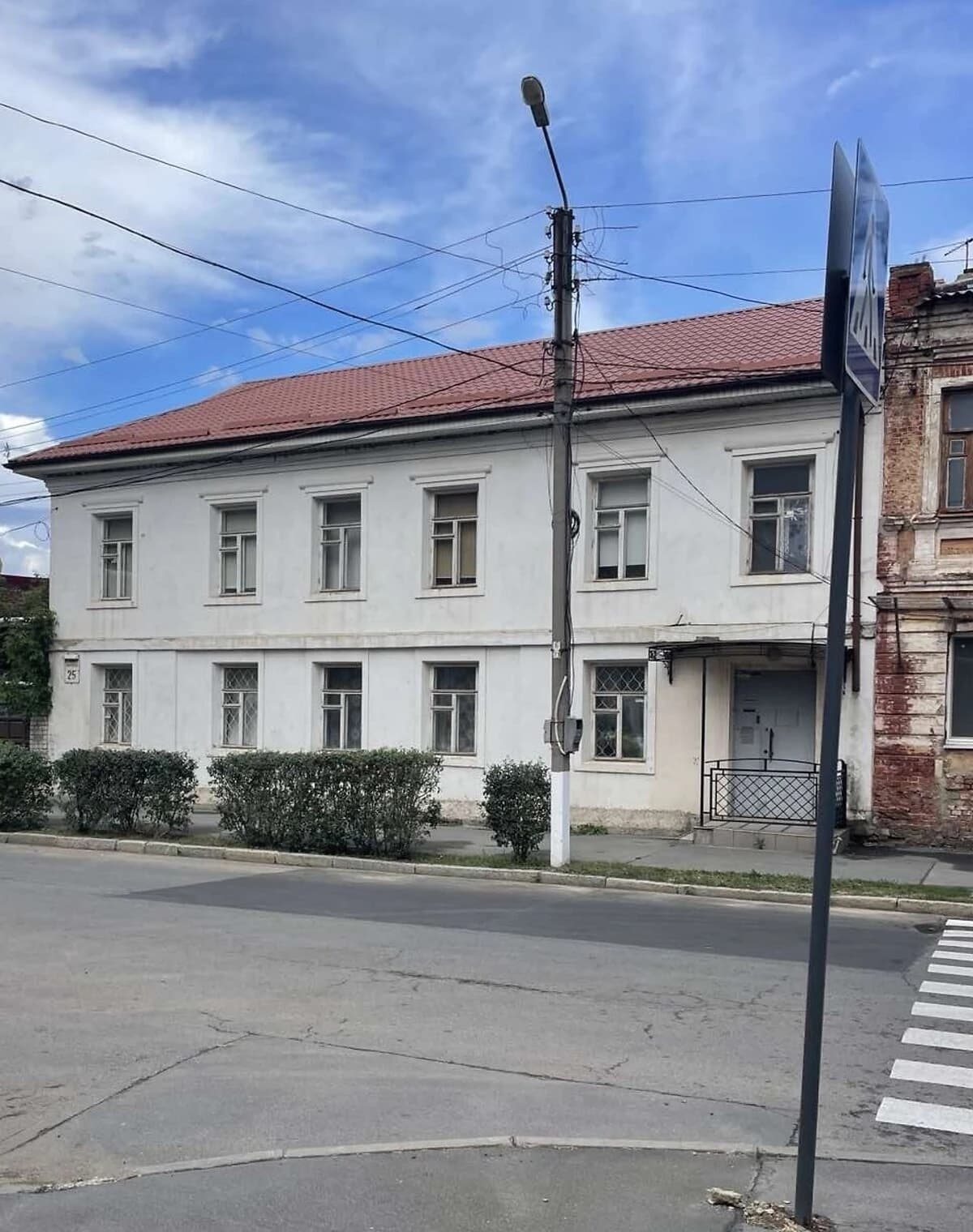 Будинок, Новобаварський: 10 соток, гараж на першому поверсі, тераса