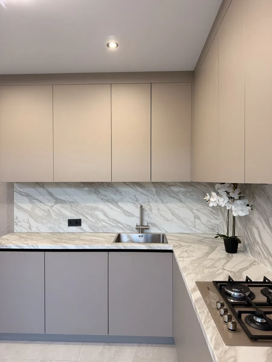 Таунхаус, Гостомель: дизайнерський ремонт, панорамні вікна, паркомісце - фото 1