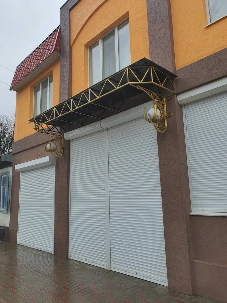 Фасадне приміщення, Черкаси: парковка на 5 авто, 200 м до зупинок - фото 1