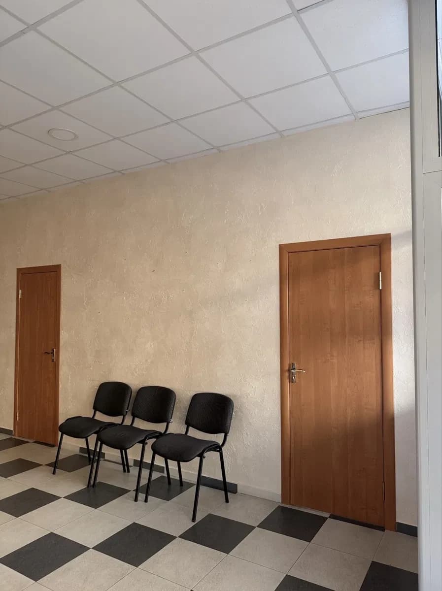 Приміщення, Нетішин: фасад житлового будинку, готове під стоматологію, торг - фото 3