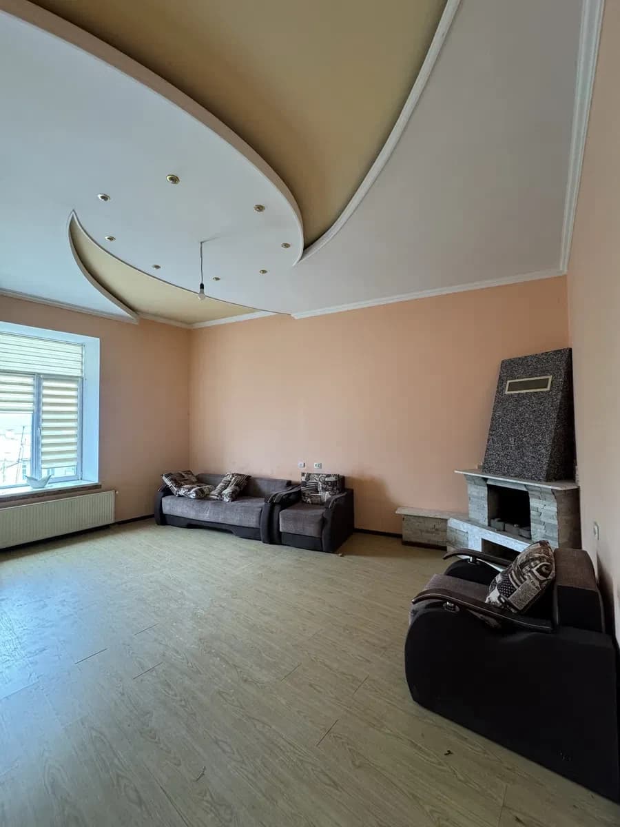 2-кімнатна квартира, Чернівці: Будинок-корабель, мансарда 28 м² - фото 3