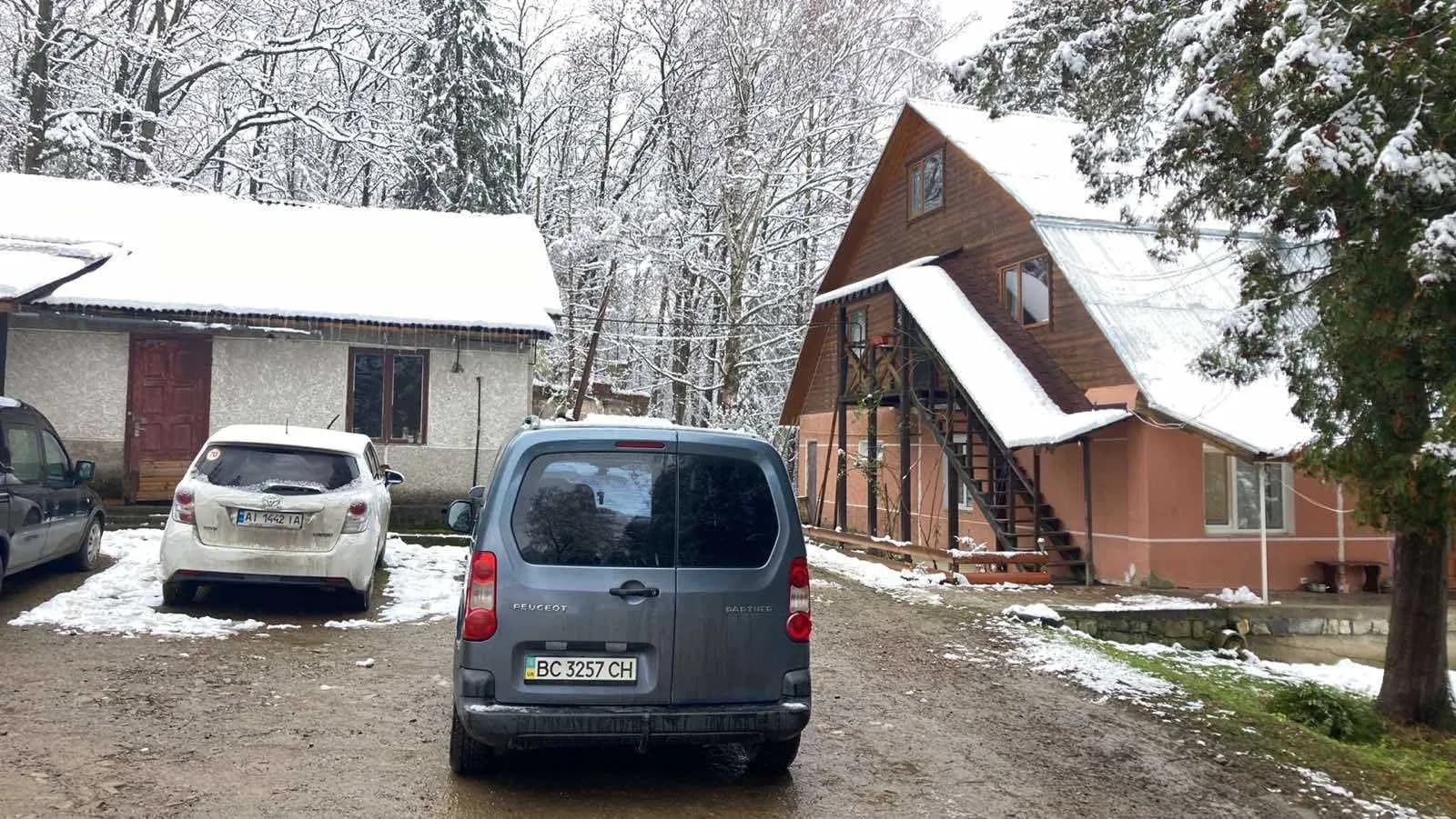 База відпочинку, Старий Косів: 5,7 га, озера, канатна траса
