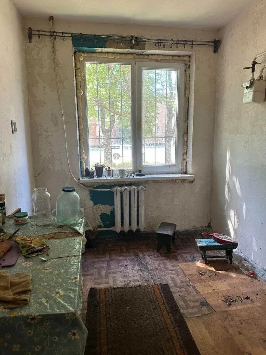 2-кімнатна квартира, Металургійний: велика лоджія, під ремонт - фото 4