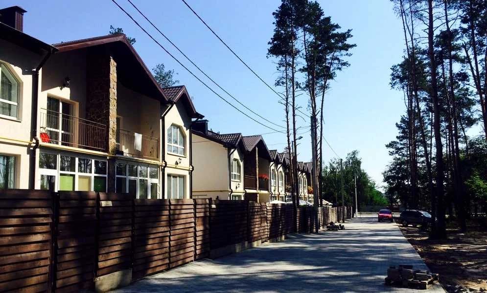 Таунхаус, Таунхауси Чеський двір: парк «Щасливий» 100 м, єОселя
