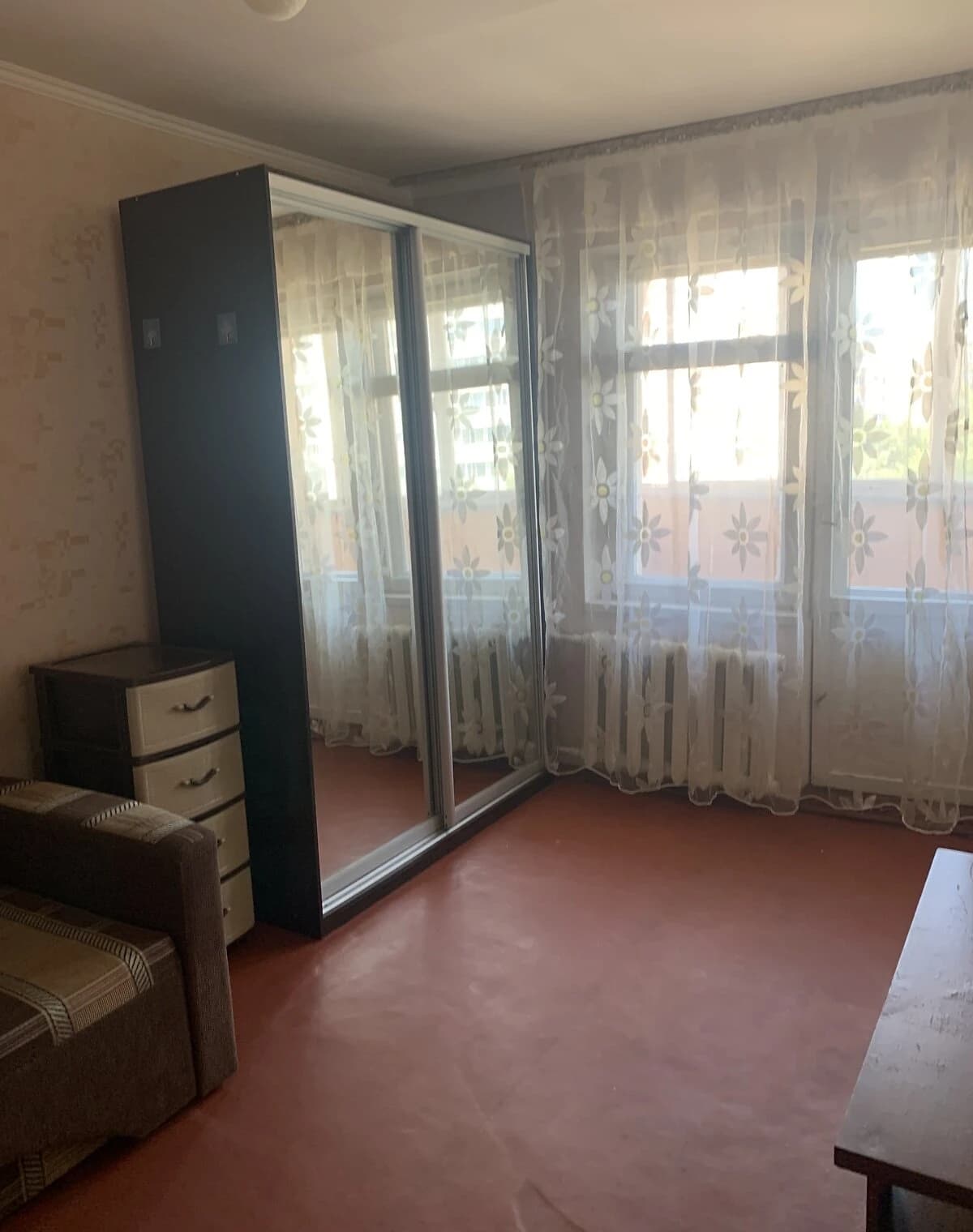 1-кімнатна квартира, Харківський Масив: метро Харківська, внутрішній двір