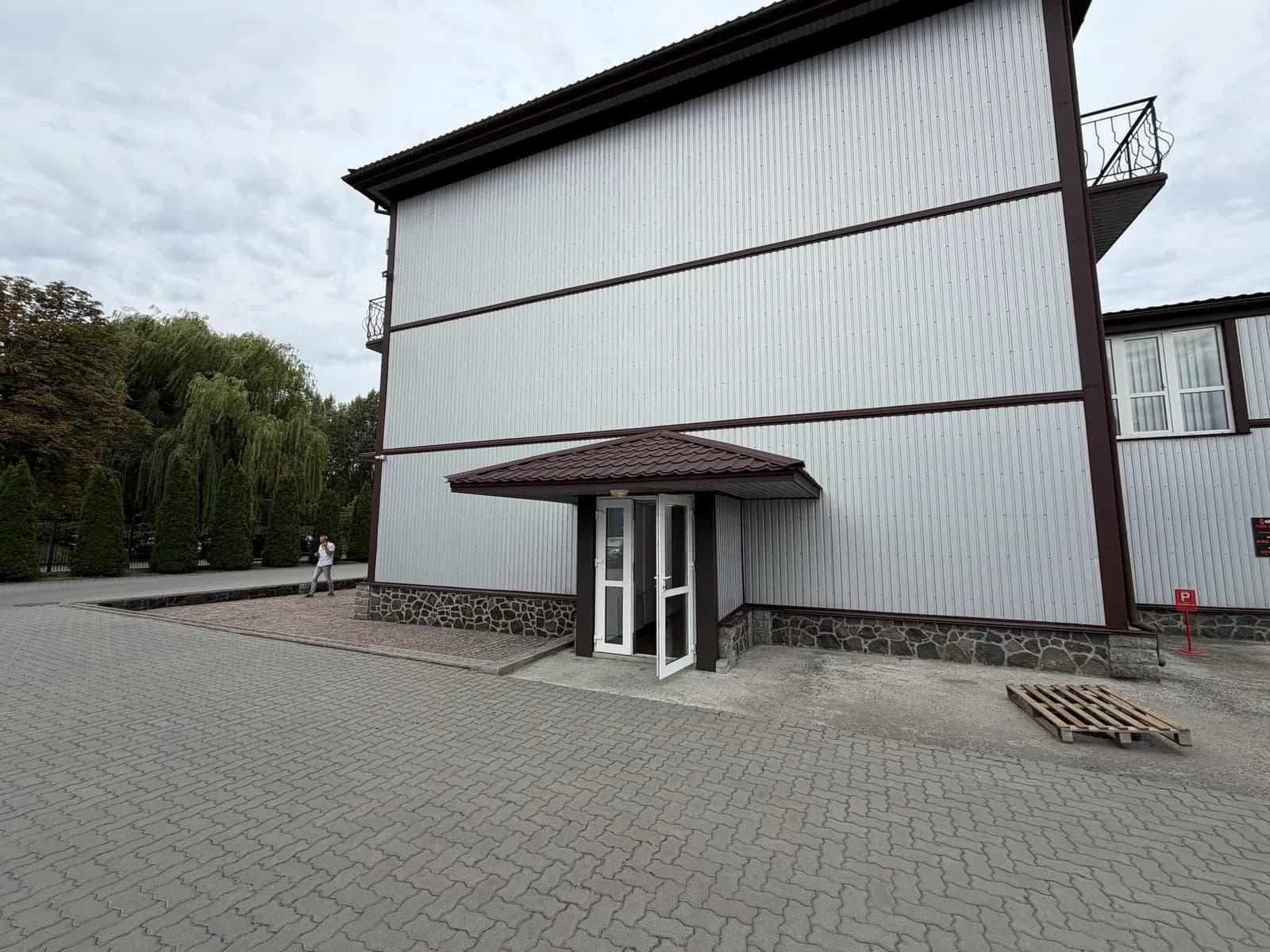 Приміщення, Черкаси: окрема будівля, кабінетна система, 2 санвузли - фото 2