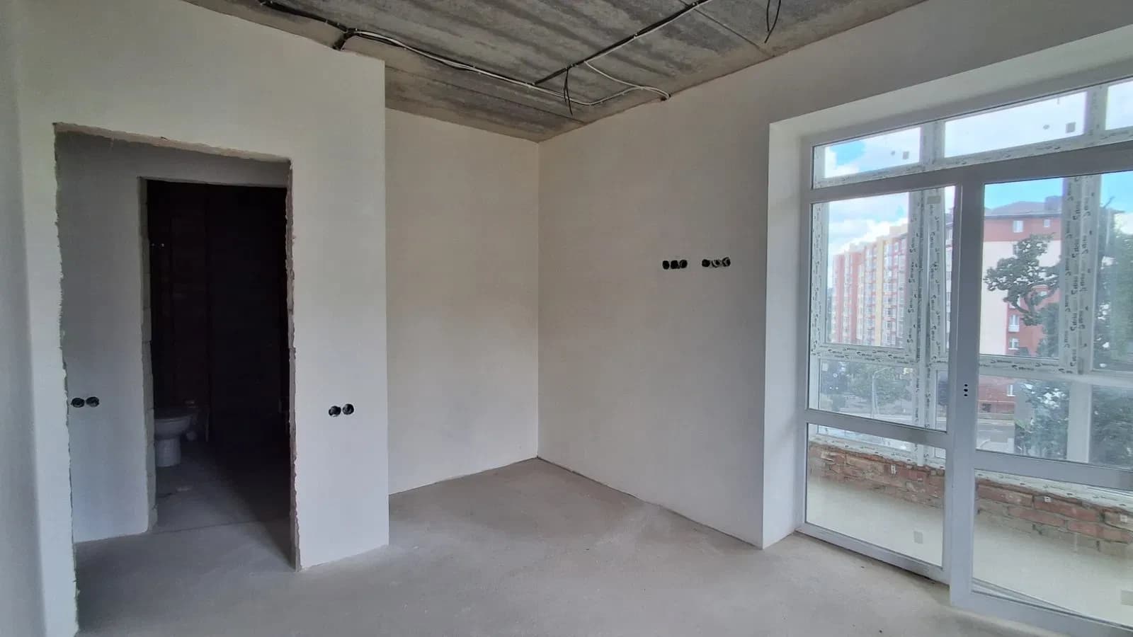2-кімнатна квартира, Ірпінь: кухня-вітальня 33.5 м², 2 балкони - фото 2