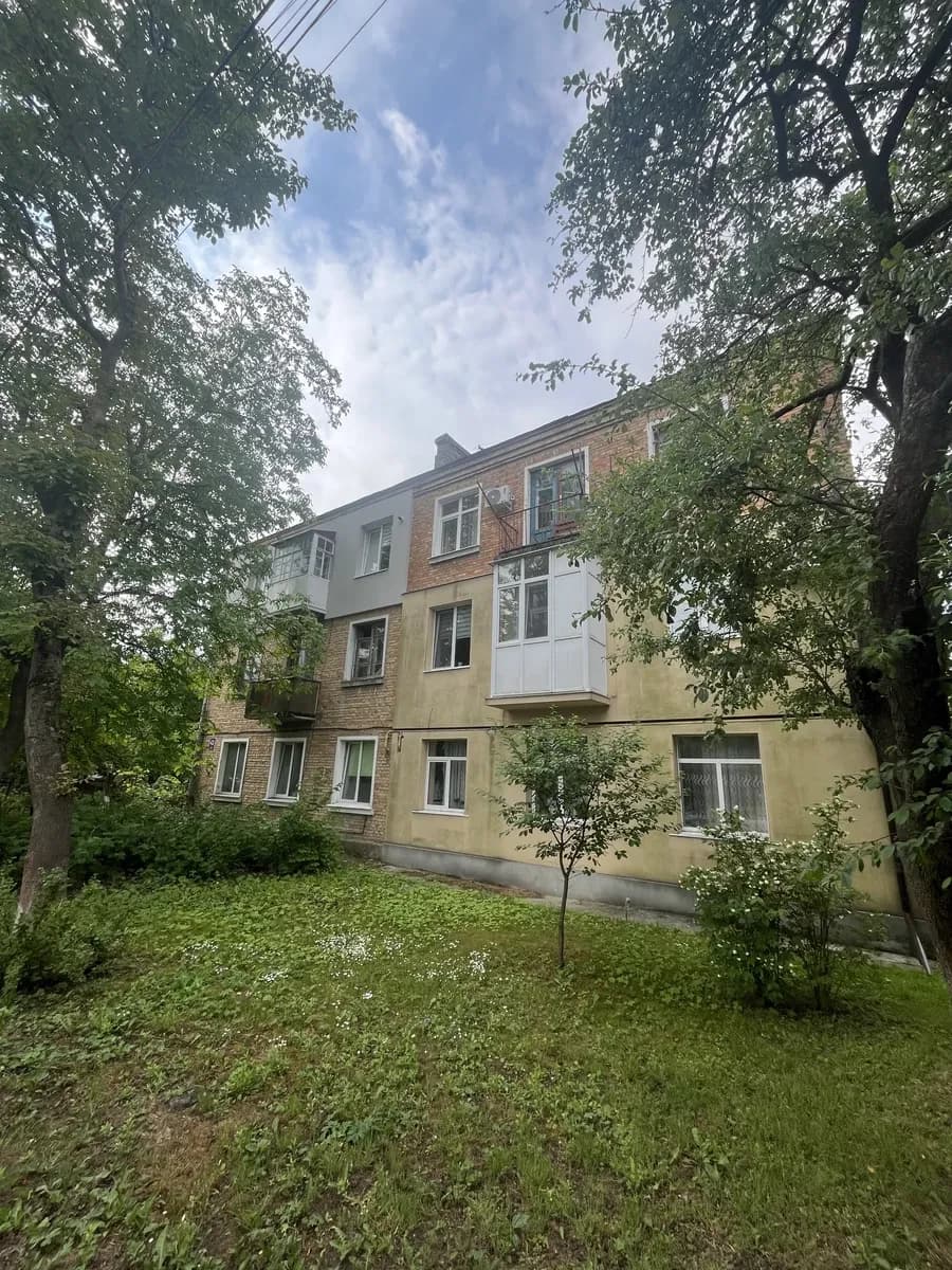 3-кімнатна квартира на Потебні: гараж, два великі підвали