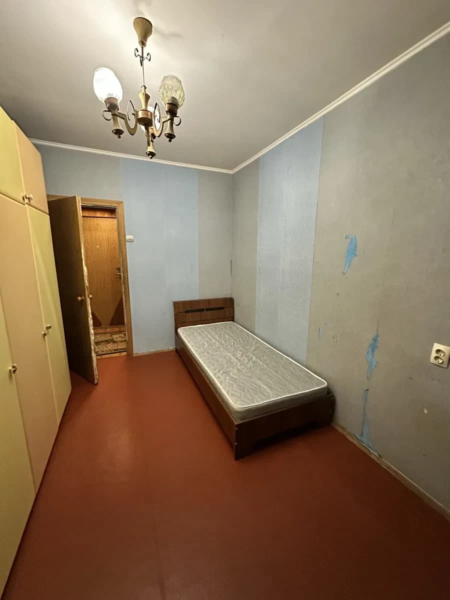 2-кімнатна квартира, Троєщина: газова плита, балкон, вікна у двір - фото 4