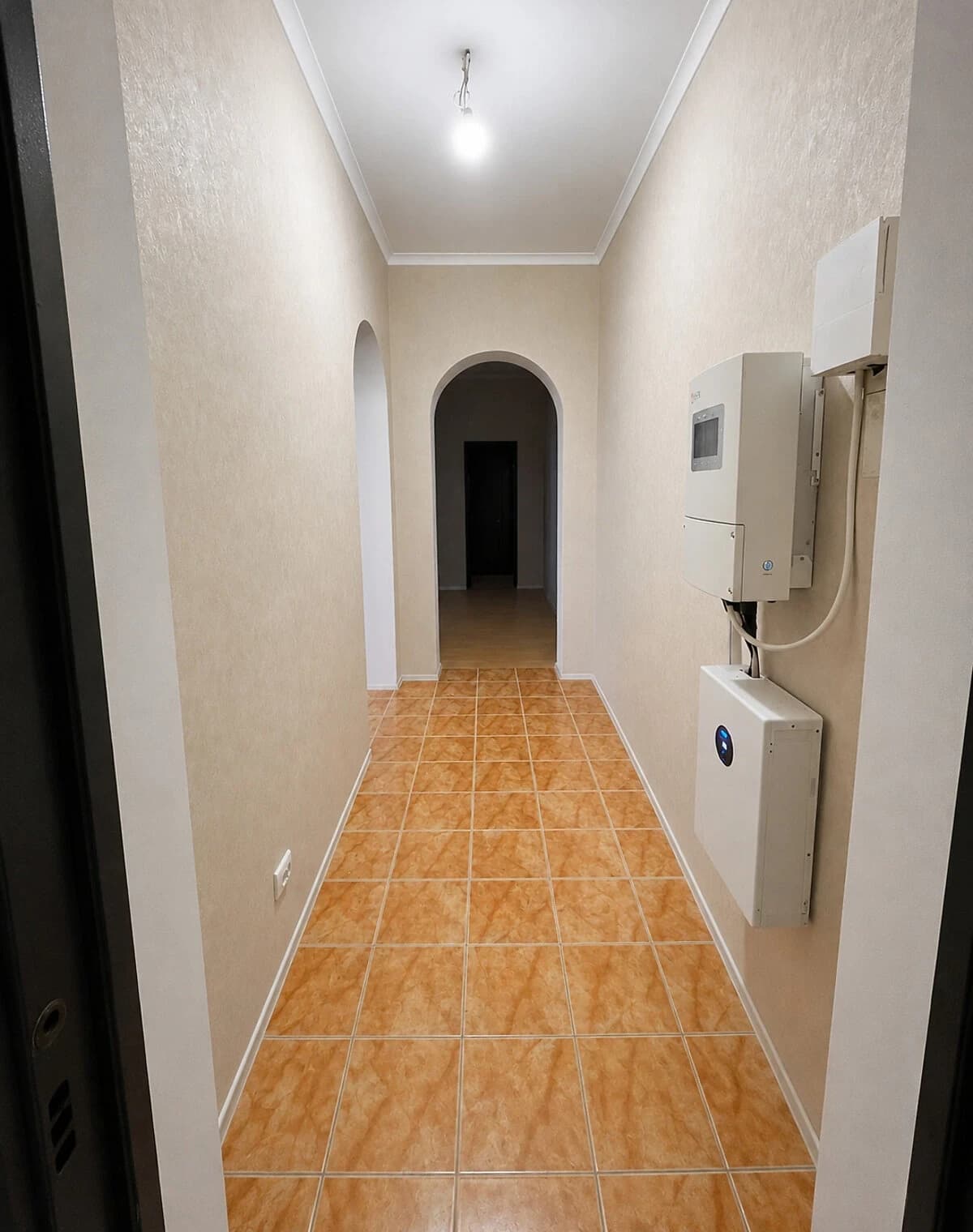 2-кімнатна квартира, Стара Дарниця: резервне живлення, бойлер - фото 1