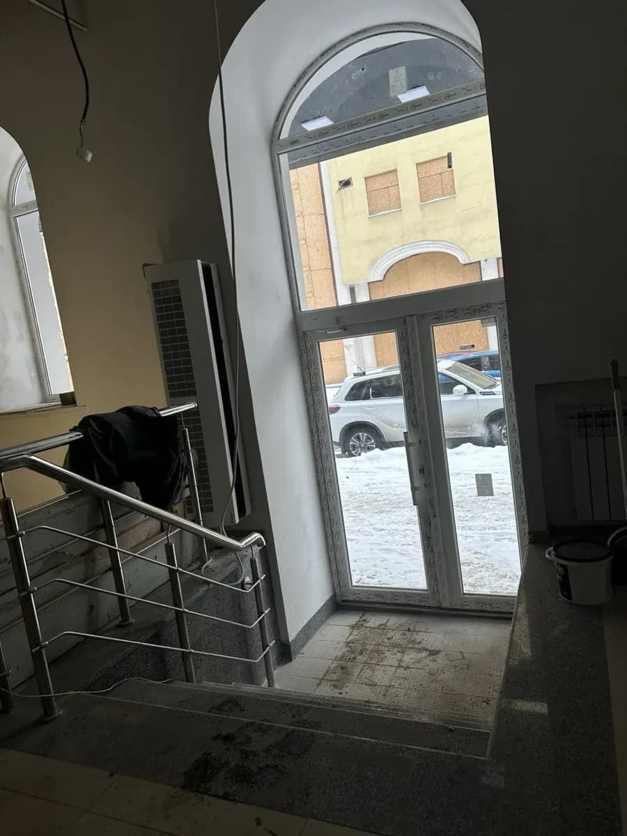Фасадне приміщення, Київський: без оренди під час ремонту, три входи - фото 2