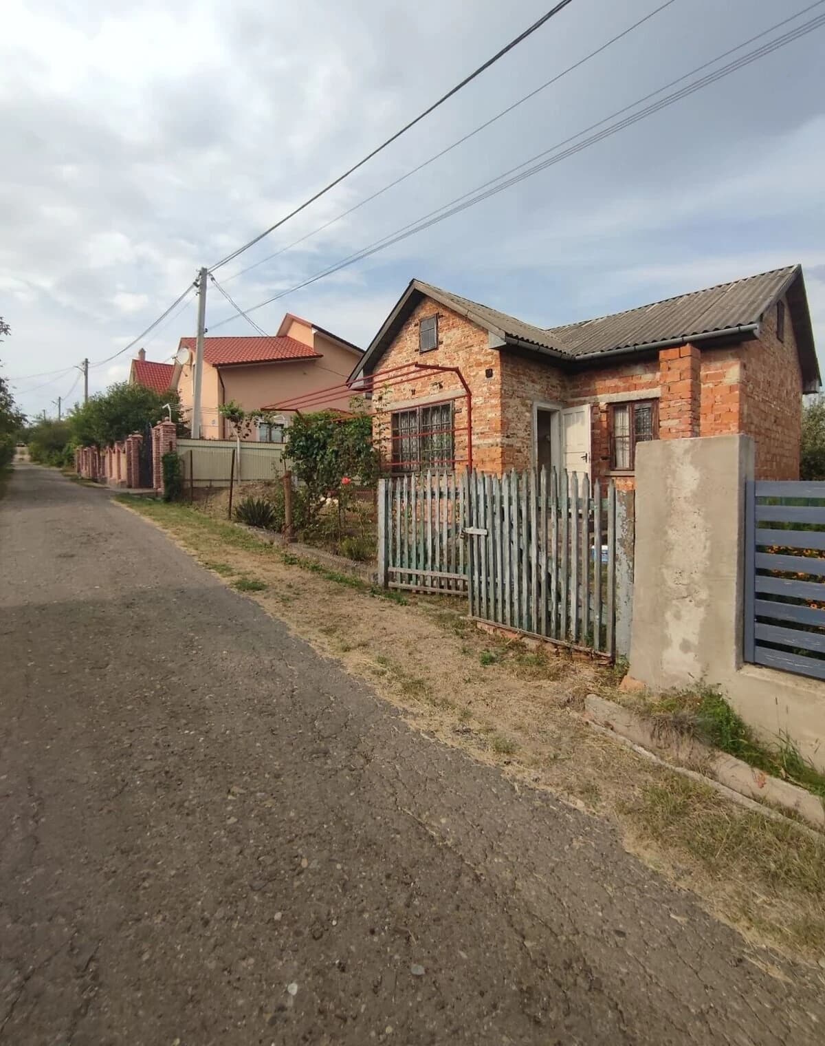 Дача, Роша: цегляні стіни, централізоване опалення
