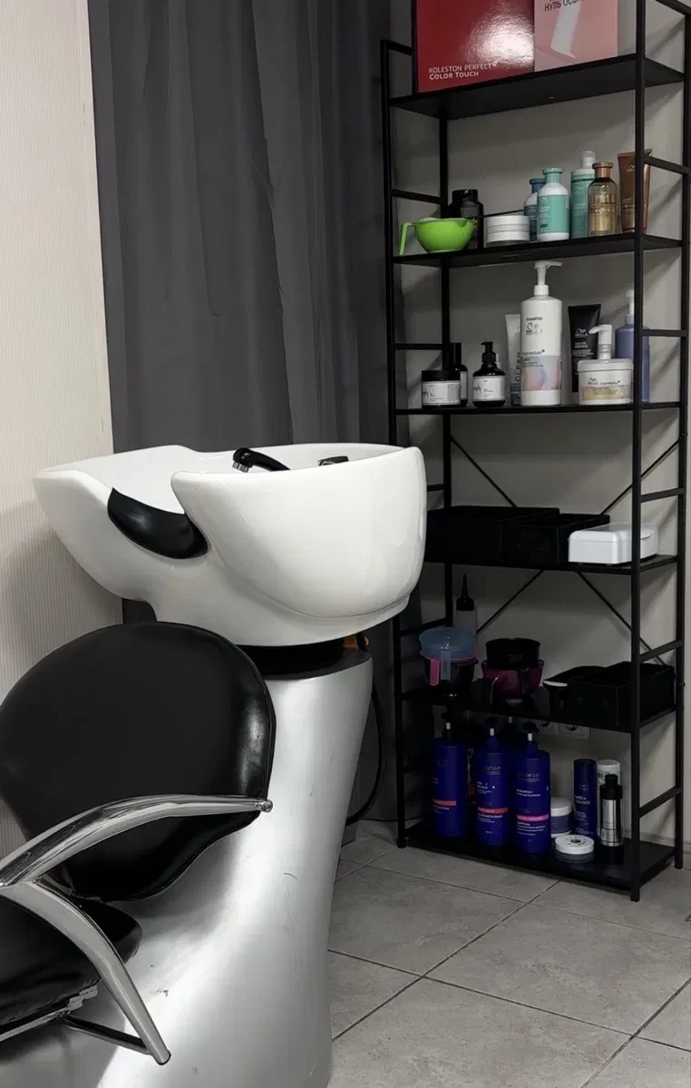 Студія краси, Чернігів: сучасний ремонт, 2 робочі місця - фото 3