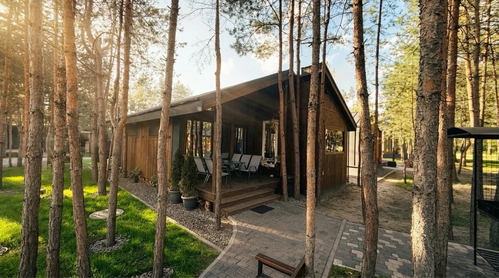 База відпочинку Skywood, Свідівок: 4 будинки, генератор 40 кВт