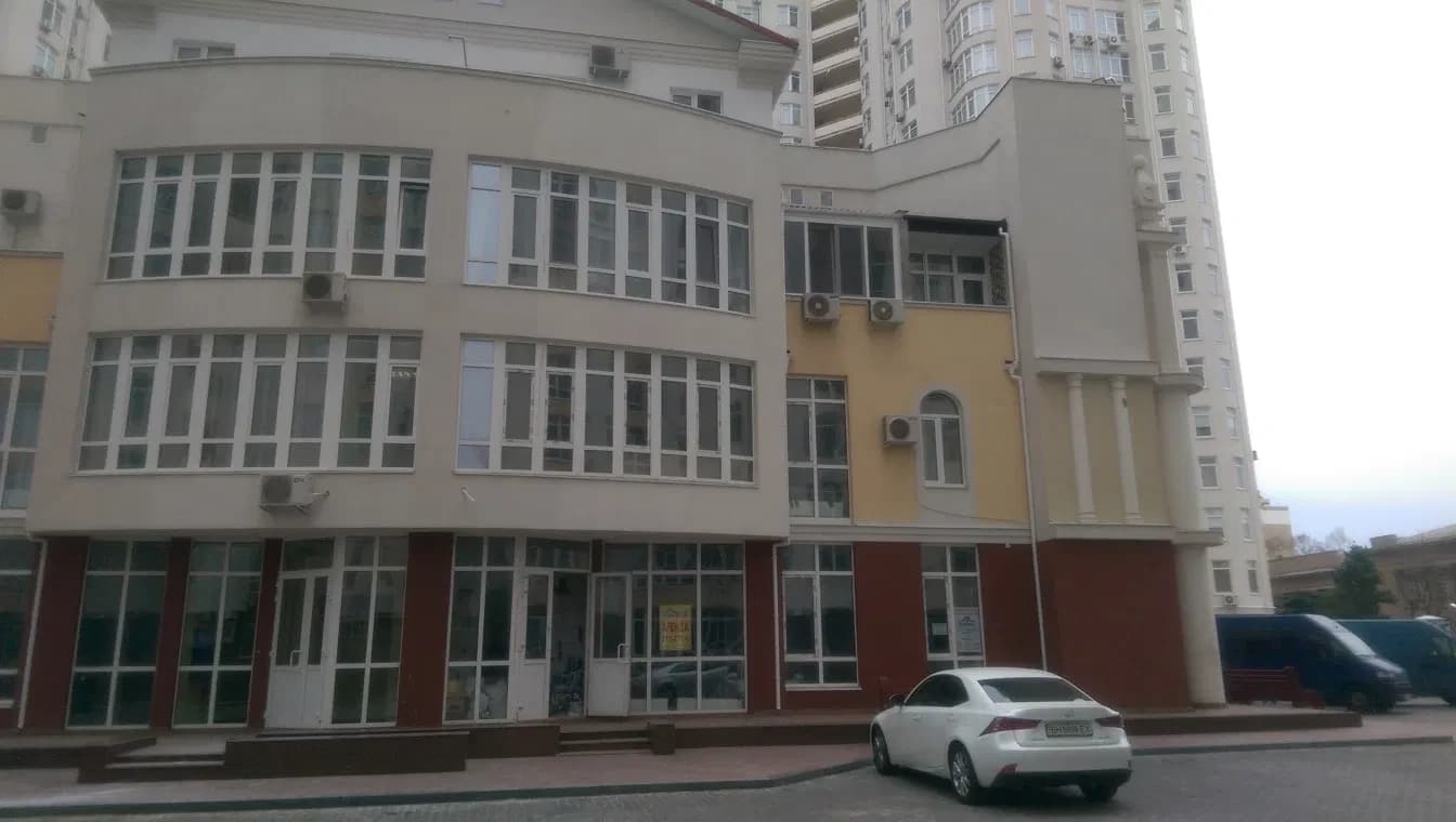 Магазин у ЖК Французький: фасадний вхід, вікно до підлоги - фото 5