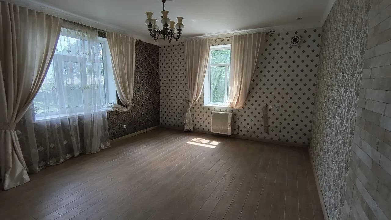 Будинок, Супранівка: власне бомбосховище, школа за парканом - фото 4