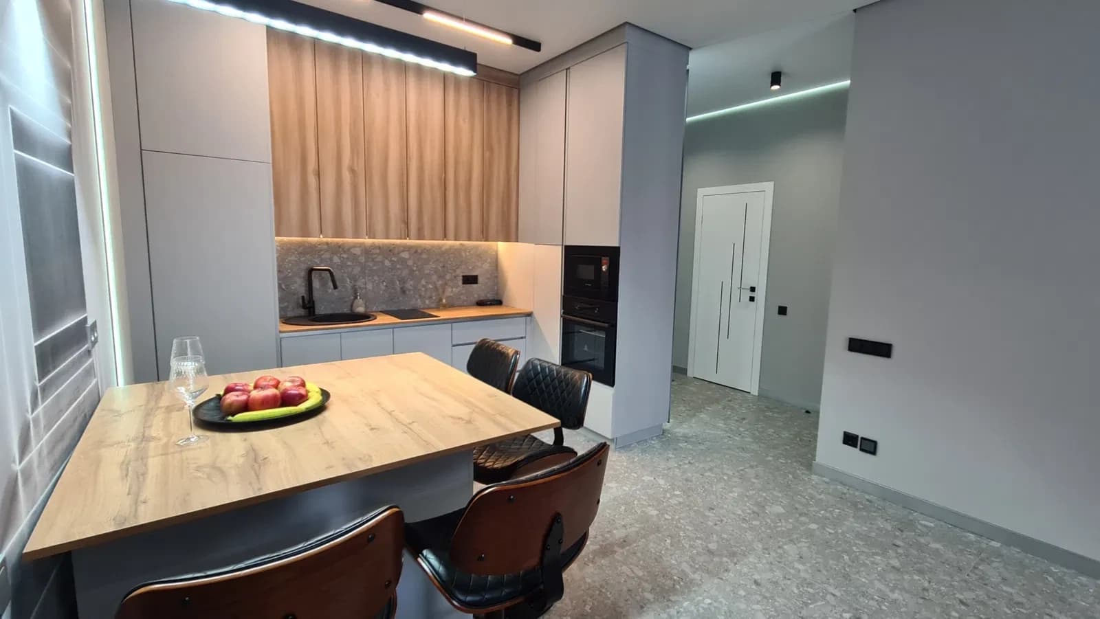 2-кімнатна квартира у ЖК Edelweiss House: авторський ремонт, паркінг - фото 5