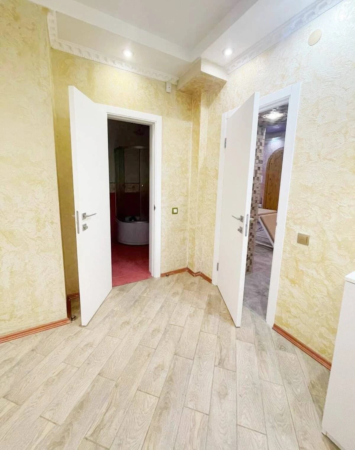 Приміщення, Солом'янка: дизайнерський ремонт, фасадне, 2 входи - фото 4