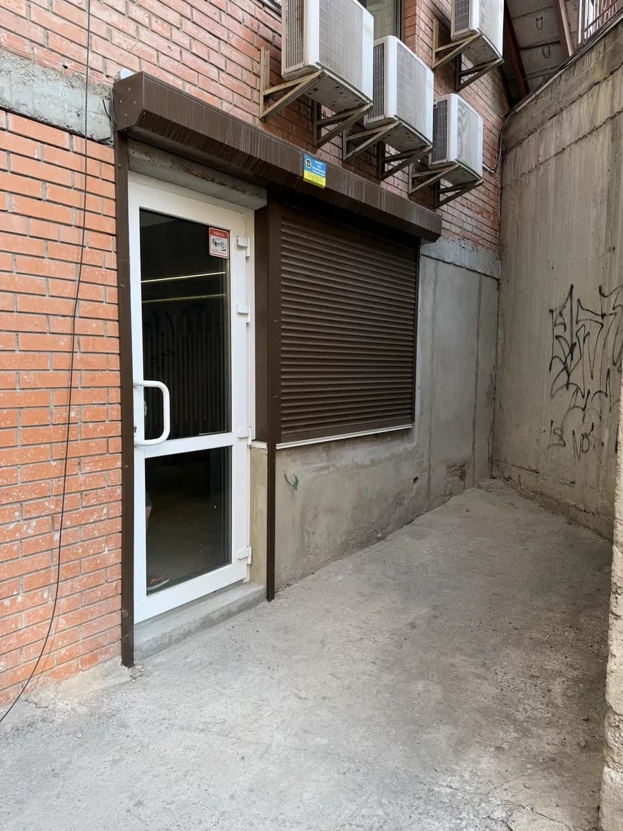 Приміщення, Шевченківський: фасадне, два входи, 2 паркомісця