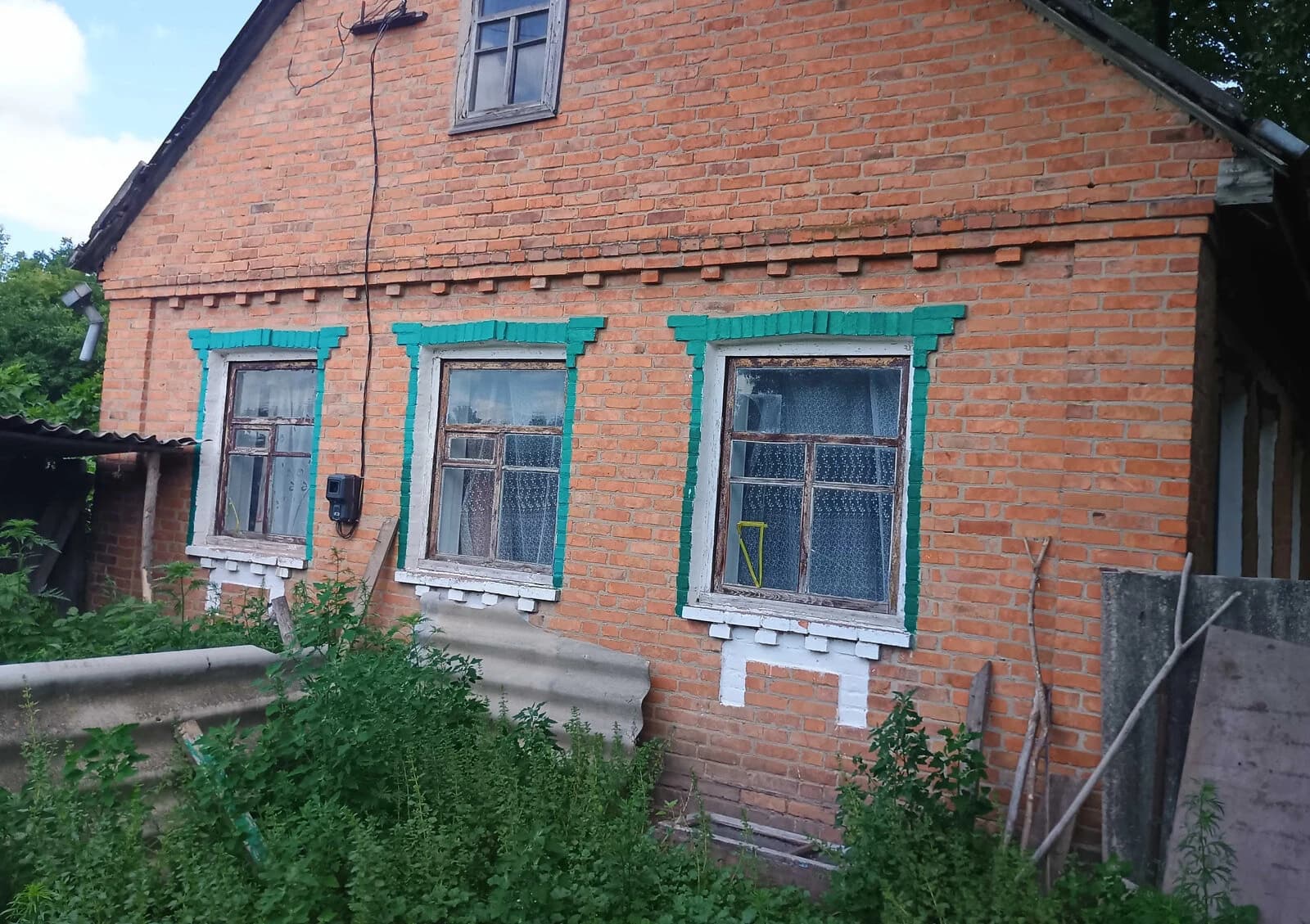 Дача, Окіп: гараж, сад, централізоване газове опалення