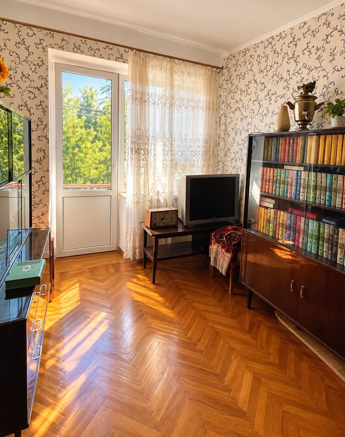 2-кімнатна квартира, Центр: косметичний ремонт, цегляні стіни