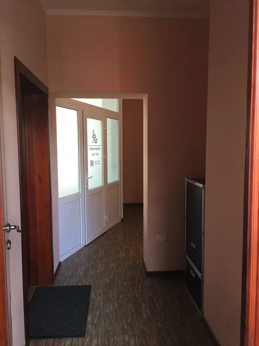 Офіс у центрі міста: кімнати 15, 20 та 26 м², вода в кімнатах - фото 4