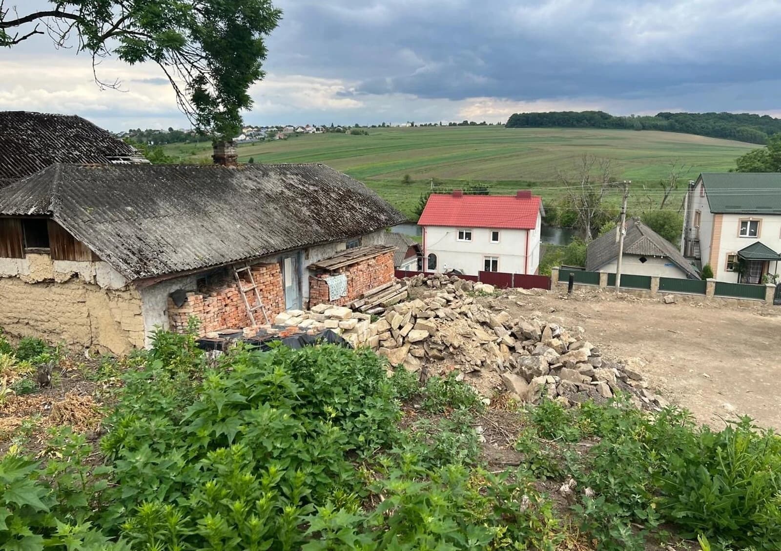 Ділянка 16.75 соток, Буцнів: під житлову забудову, під гараж, криниця
