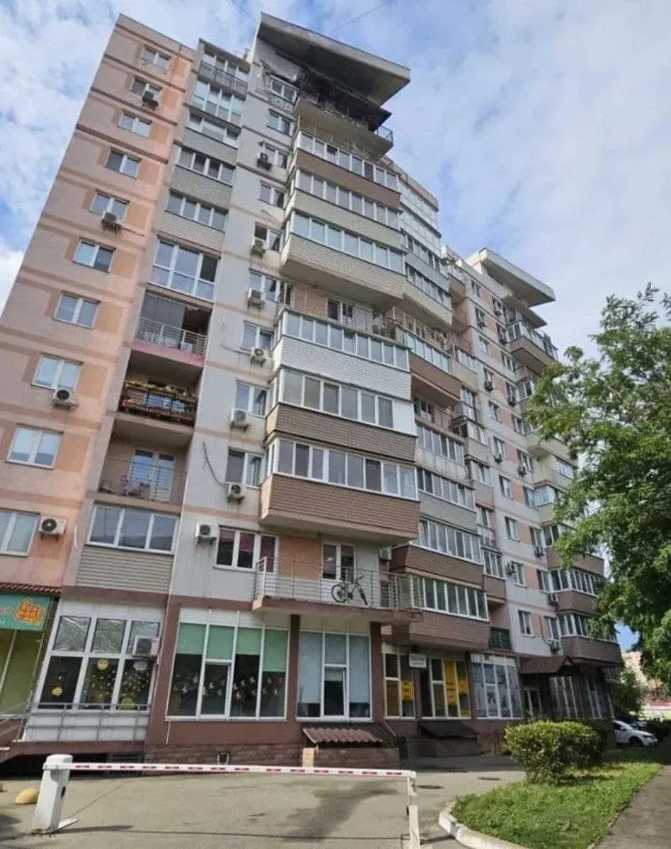 Приміщення, Шевченківський: генератор, фасадні вітрини, 2 входи - фото 1