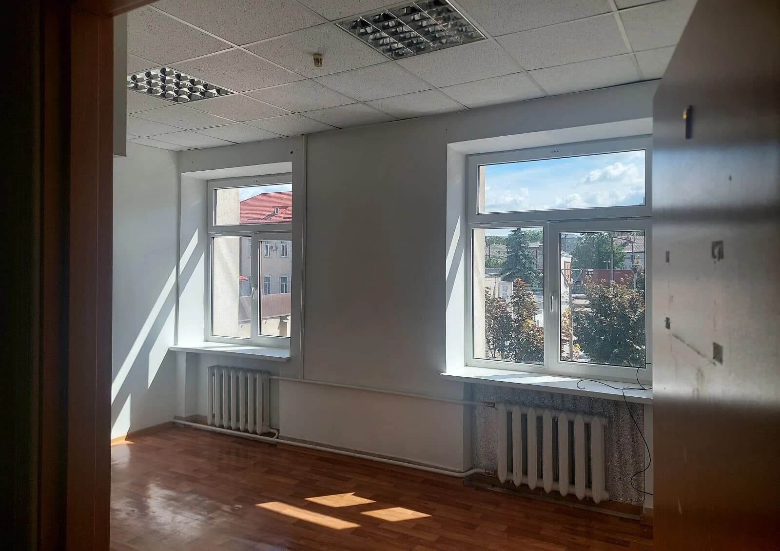 Офіс, Центр: без меблів, індивідуальне газове опалення - фото 1