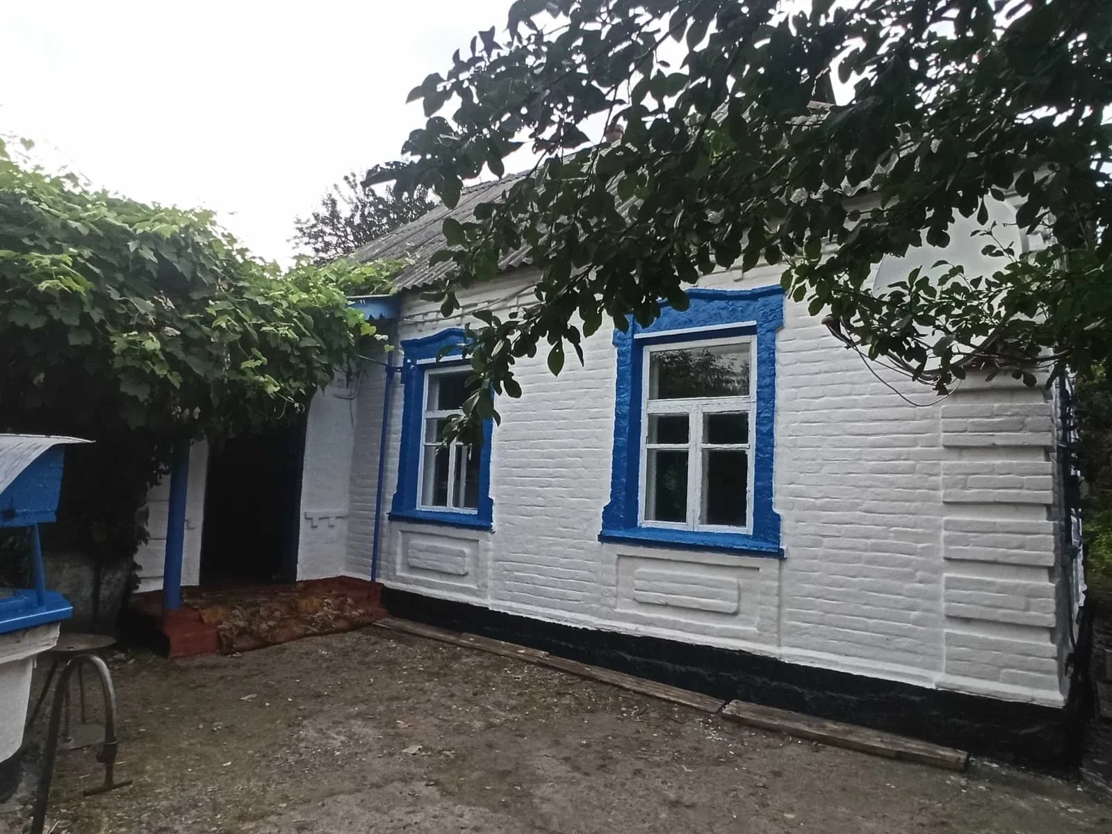 Будинок, Юхни: житловий стан, 55 соток, піч і лежанка