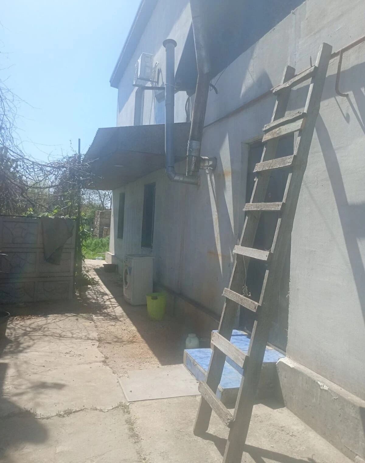 Частина будинку на вул. Шкільна: гараж із підвалом, город і сарай - фото 2