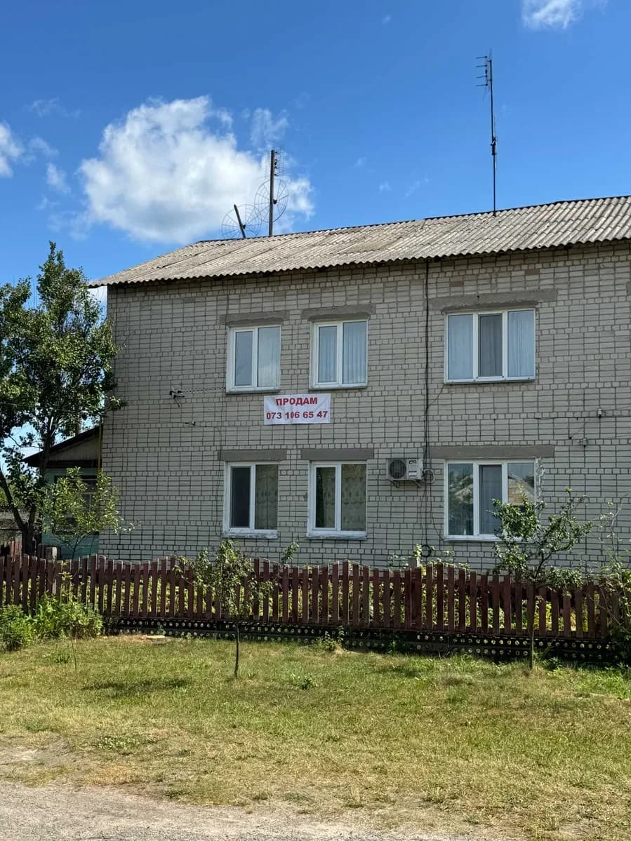 3-кімнатна квартира, Добрянка: меблі й техніка, гараж