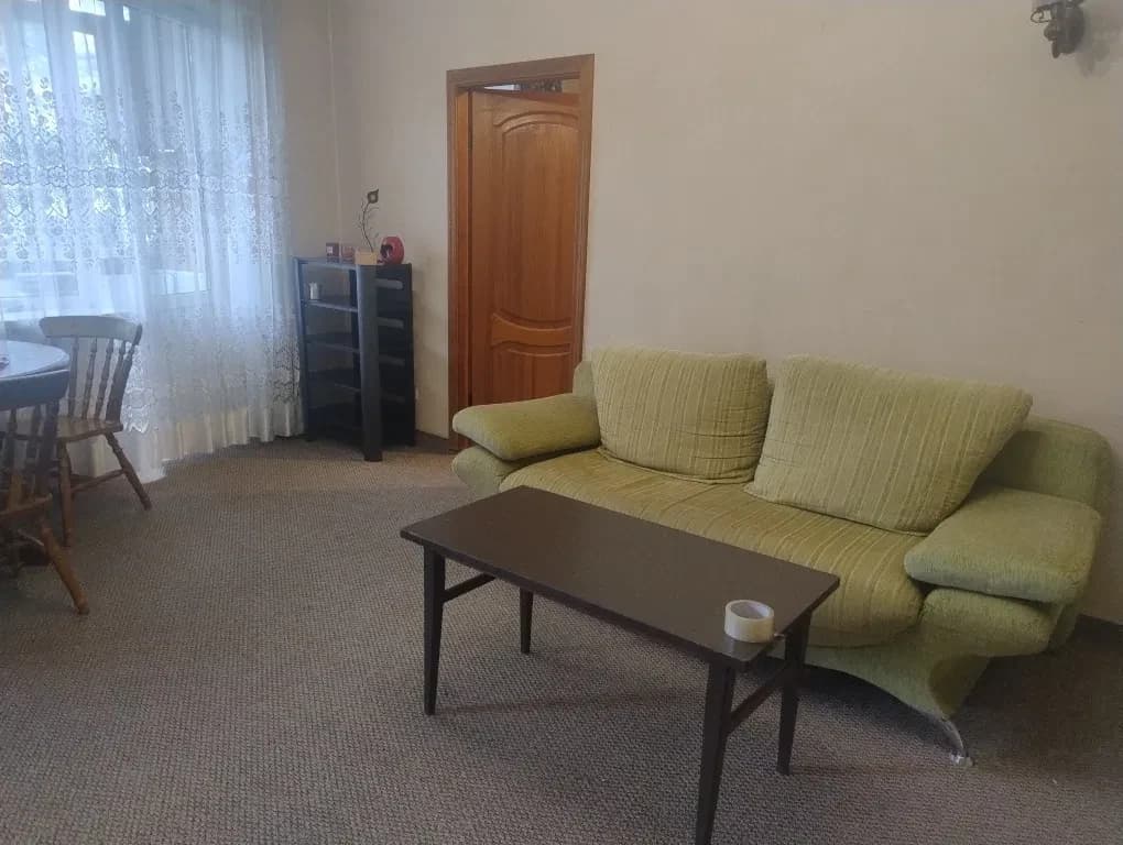 2-кімнатна квартира, Печерський: кухня-студія, балкон, без тварин - фото 4