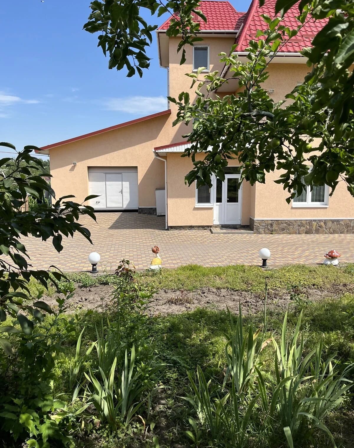 Будинок, Лісові Гринівці: 40 соток, гараж, 4 спальні