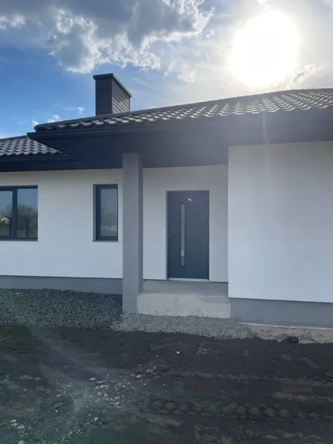 Будинок, Новостав: тераса 12.5 м², 3 спальні, цегляні стіни