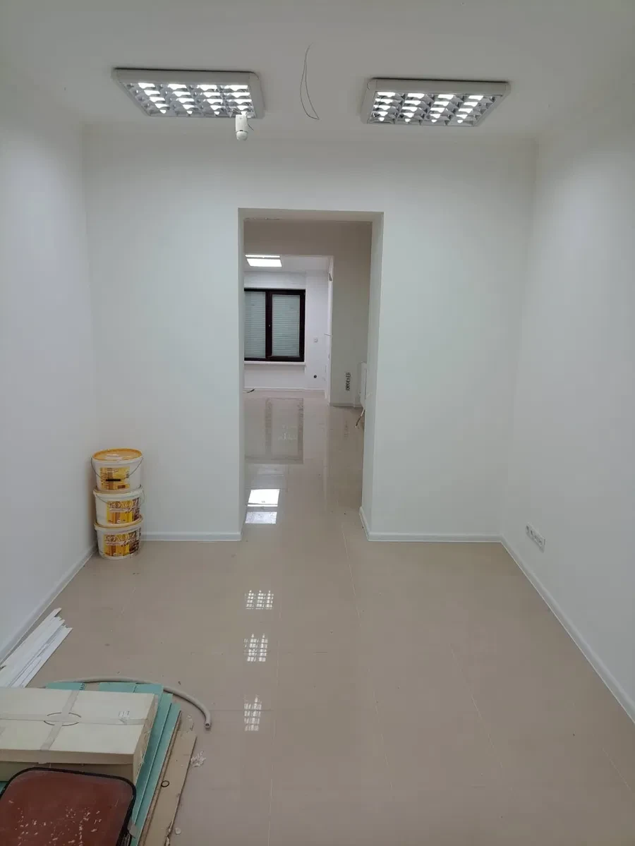 Приміщення на Соборності: фасад, 2 входи, склади 5+5 м² - фото 2