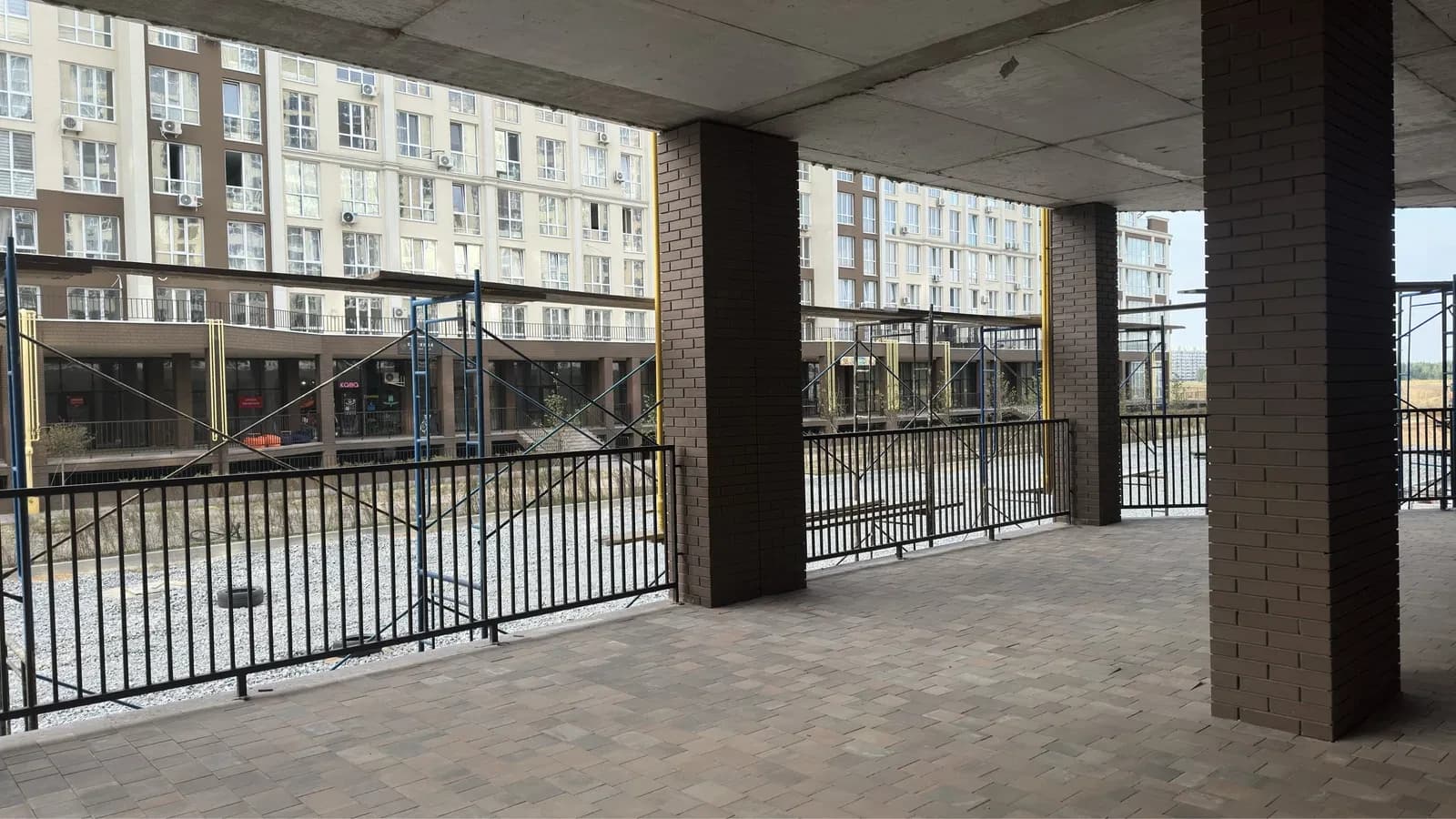 Приміщення у ЖК Благород: власна тераса, скляний фасад - фото 4