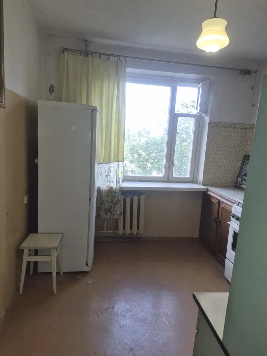 2-кімнатна квартира, Крошня: без ремонту, дерев'яні вікна - фото 1